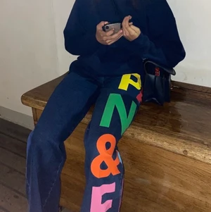 United colors of benneton byxor - Säljer mina fantstiska byxor som tyvärr aldrig kommit till användning, då dom är för långa😌 Storleken är absolut inte 46, utan passar 36/38🥰 Hör av er vid frågor☁️