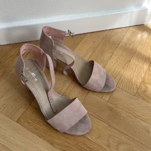 Högklackade sandaletter  - Gammelrosa