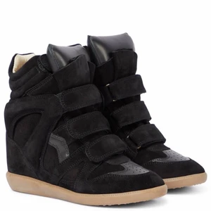 Isabel Marant skor  - Säljer nu mina Isabel Marant skor, dom är i väldigt fint skick!💕. Nypris: 4500 kr 