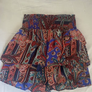 Volangkjol - Bohemisk volangkjol från Hm i strl 36. Använd 2 gånger så nästan i nyskick💛 