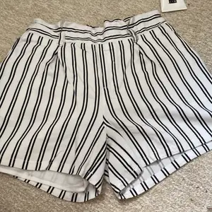 Hej! Söker köpare för dessa shorts. Kostar 30kr. Ni betalar frakt!