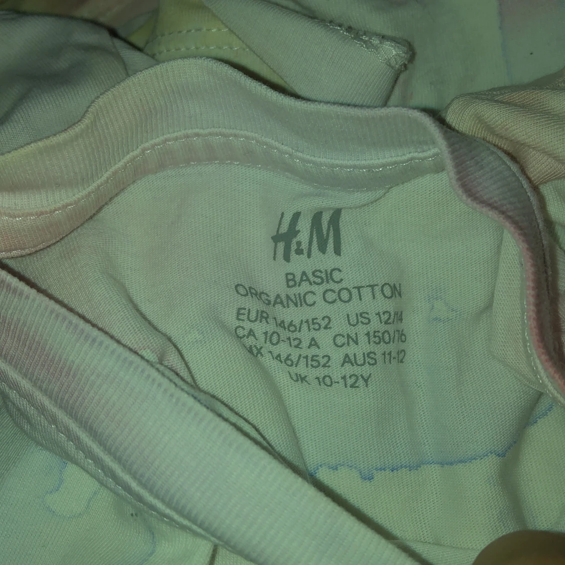 Jeans och en hm tröja  - 90