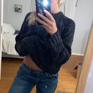 Stickad tröja - Glitter stickad tröja i storlek M!! Använd ett antal gånger men är i bra skick!