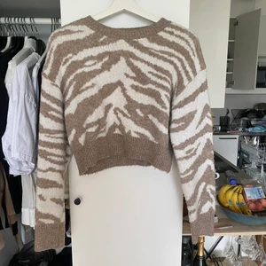 Fin stickad tröja  - Bra använt skick 