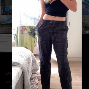 Rutiga byxor  - Superfina byxor från hm! 