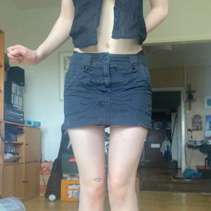 Min bästa kjol har blivit för liten:( Perfekt kort minikjol m många fickor. Lite sliten