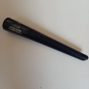 Eyeliner - Säljer en svart eyeliner då den inte kommer till användning, köpte den för ca 40 och säljer för 20 + frakt ♡