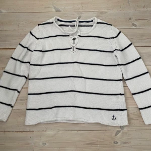 Tröja till salu - Hej, jag säljer denna fina tröja i nyskick. Köparen står för frakten!😁