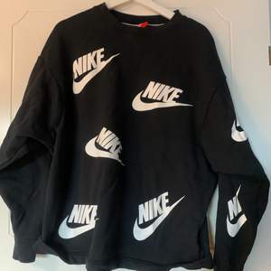 sweatshirt från Nike storlek medium. 
