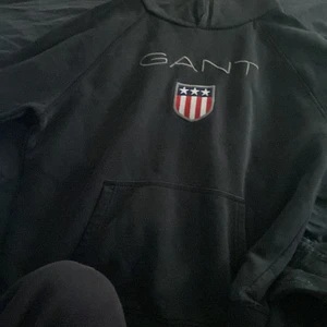 Gant hoodie - Säljer den här gant hoodien som inte kommer till använding längre, den är som i ny skick. Kan mötas i stockholm