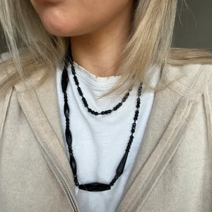 Snyggt halsband  - Halsband som passar till mycket, fest osv! 