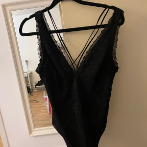 Body - Body i stl xs med fina detaljer