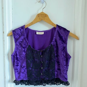 Lila topp  - Lila velvet topp i storlek m/l. 