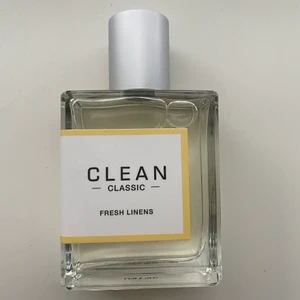 Parfym - Säljer en helt ny Clean parfym! Säljer pga av att jag fick ännu en till så har två, har endast luktat på den💛
