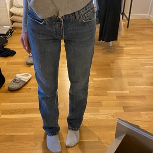 Zara jeans - Så fina zara jeans som tyvärr blivit lite stora på mig, köpte för ca 360 o säljer för 270.💗