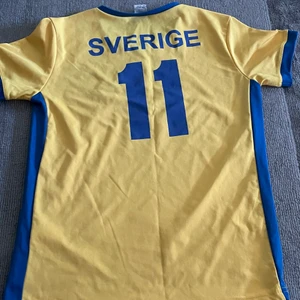 Sverige t-shirt - Storlek 146-152( 10-11 år)