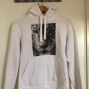 Thecoolelefant  - En thecoolelefant huddie. Det är bara en fläk på fickan men den syns typ inte,xs i storlek.