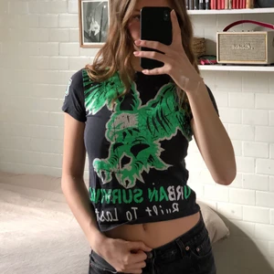 Babytee med tryck - Babytee med grönt tryck och stenar(se sista bilden)💕