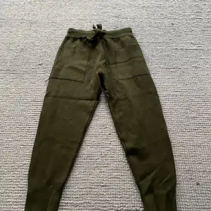 Militärgröna sweatpants från Zara