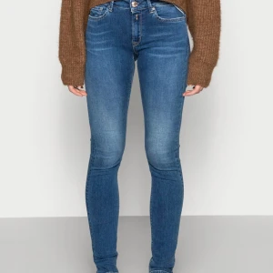 Replay Luz hyperflex jeans - Okej sälja mina replay jeans, kan vara de skönaste jeansen någonsin och dom som provat vet! Kommer inte till användning här bara 💙 lånade bilder men fråga bara om ni vill se mer!
