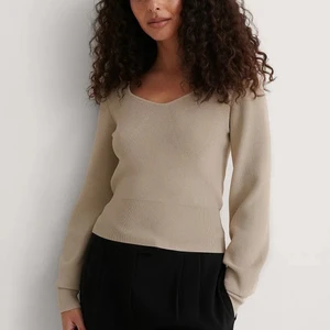 NAKD topp - Sprillans ny populär NAKD topp med lapp kvar. Slutsåld på deras hemsida. Den är i storlek XSS men passar både S och M då den är väldigt stretchig. Köparen står för frakt💓