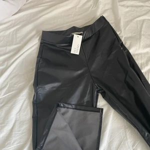 Skidbyxor  - Helt nya skidbyxor men jag glömde skicka tbx dom, det är slits ner till. Skit snygga 