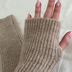 Torgvantar - Säljer mina torgvantar från Zara eftersom de inte är min stil längre. Aldrig använda. Skriv privat vid frågor. GRATIS FRAKT💕