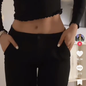 Lågmidjade kostymbyxor - Lågmidjade kostymbyxor från lager 157 i storlek S, aldrig använda säljer pga inte hunnit skicka tillbaka. lånade bilder 