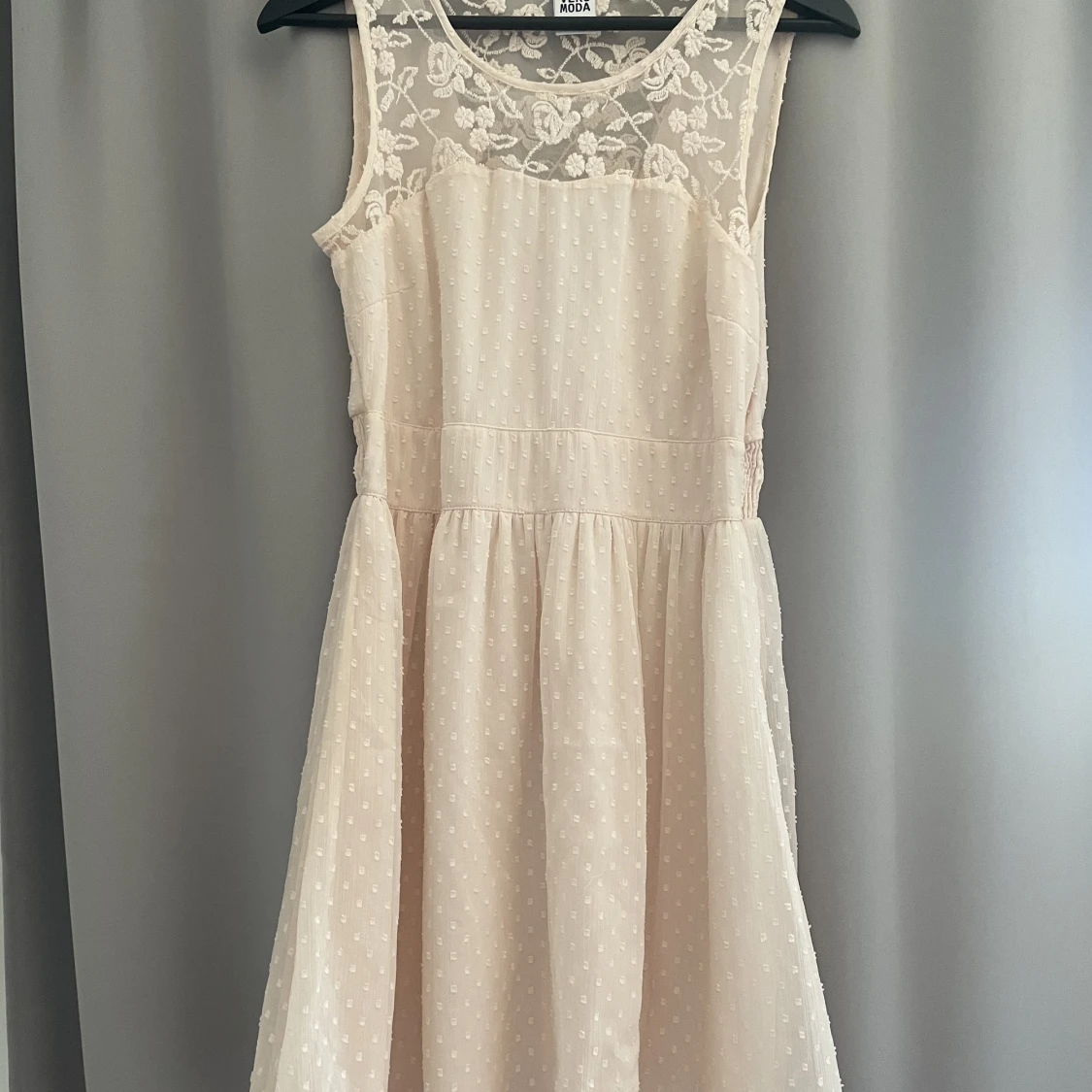 Ljus beige/rosa klänning