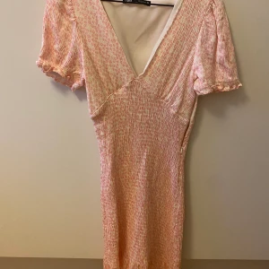 Zara klänning - Fint skick. Pris är ex.moms. 