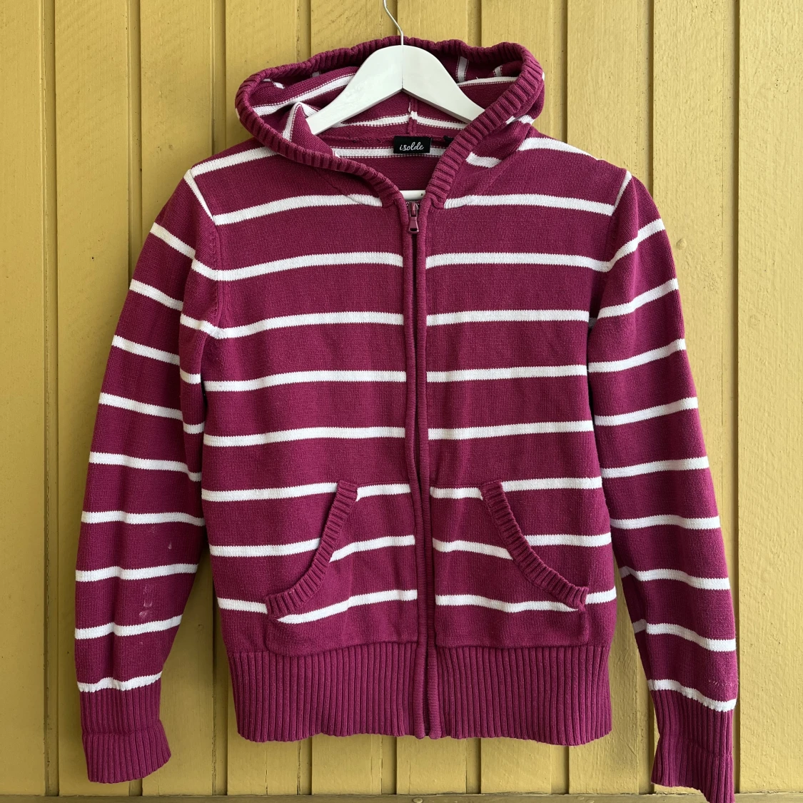 Stickad huvtröja med dragkedja