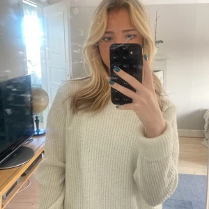 Vit stickad tröja  - jättemysig stickad tröja ! 😇perfekt skick ❣️