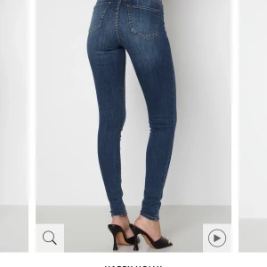 Jeans  - Happy Holly jeans använda en gång. Bra skick. Storlek 38 S köpte för 449kr