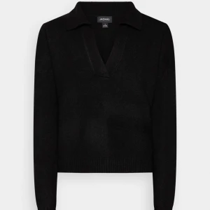 Stickad tröja  - Stickad tröja från MONKI  Kommer inte till användning längre.  Storlek M/L Andvänd skick 4/5 