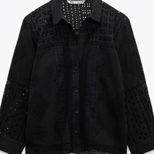 Zara blus  - Säljer denna blus från zara då den ej kommer till användning, skriv privat för egna bilder