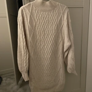 Stickad klänning - Stickad klänning till salu