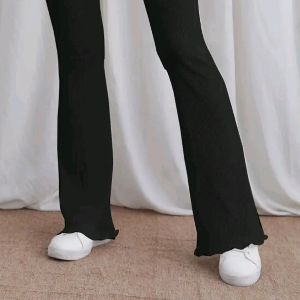 Sköna snygga byxor som aldrig kommit till användning. Rätt stretchiga . Jeans & Byxor.