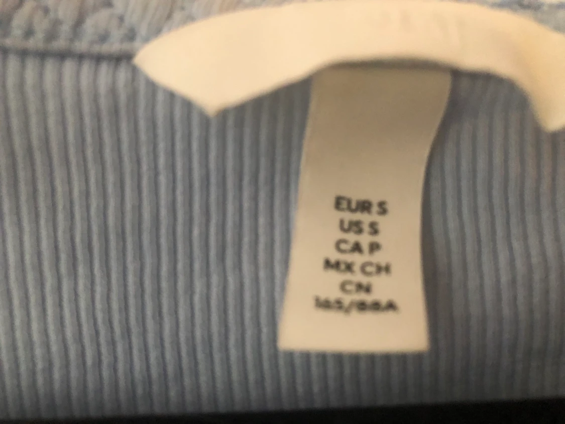 Söt sommar topp som bara använd en gång skriv om fler frågor tar gärna emot pris förslag ❤️ - 91