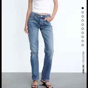Säljer dessa jeansen som inte har kommit till användning💞 Helt nya, passar mig som har storlek 38 i byxor❤️‍🔥