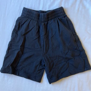 Mjukisshorts  - Mjukisshorts från Ginatricot, använda fåtal gånger. 