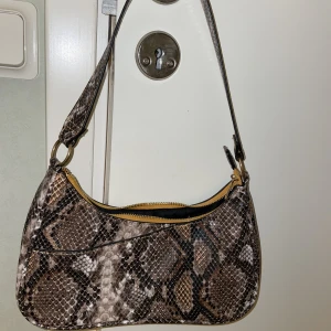 Ormskinns väska Dondonna - Knappt använd, ser ut som ny. 