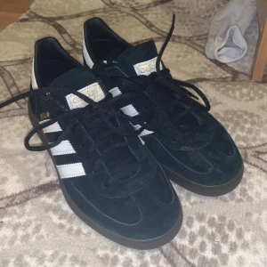 Adidas spezial - Använda en gång men är så gott som nya.
