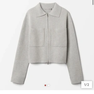 Cardigan - As snygg cardigan från Åhléns som är slutsåld! Storlek Xs men skulle säga att den passar S också Köpt för 499kr💘Om många är intresserade blir de budgivning