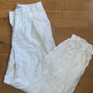 Linnebyxor - Linnebyxor från Nakd i storlek 34 