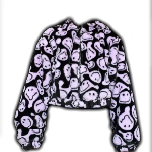 Smiley kofta - Säljer min smiley kofta från hm för att jag aldrig använder den längre, den är jättemjuk och känns helt ny. ❤️