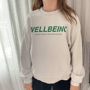 Tjocktröja  - Fin tröja i bra skick 😊💞