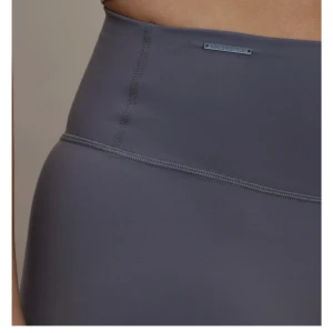 MKLIFESTYLE - Helt nya byxor från MKLIFESTYLE. ”flare pants tall” i färgen shadow och i strl S! Endast använda 1 gång:)