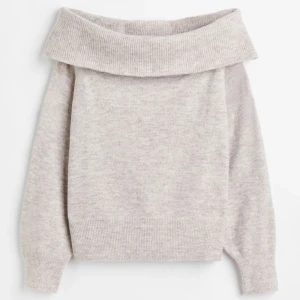 Off shoulder tröja - Säljer min fina off shoulder tröja från H&M💞säljer pågrund av att den inte kommer till användning, använd 1-3 gånger💞