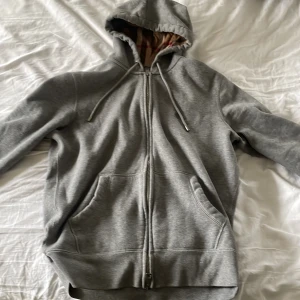 Burrburry tröja  - Skriv för mer bilder 