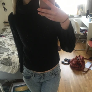 Svart polotröja - Stickad polotröja som inte kommer till användning💖